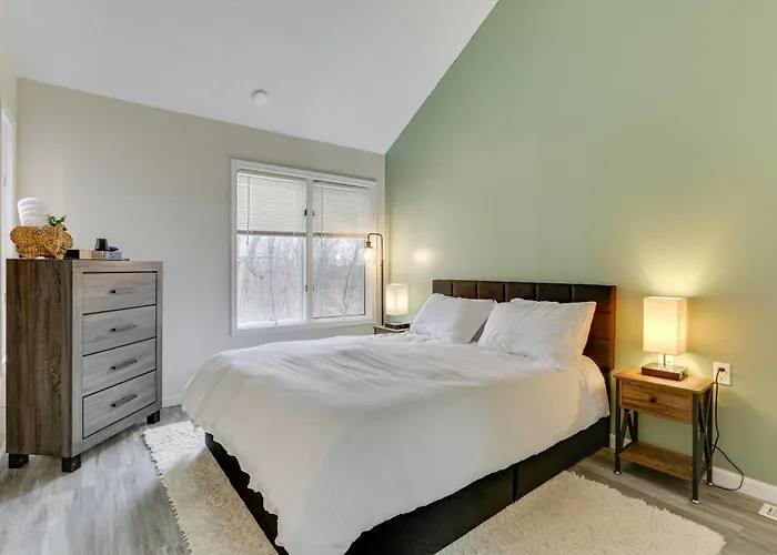 East Stroudsburg Townhouse Less Than 1 Mi To Ski Area!