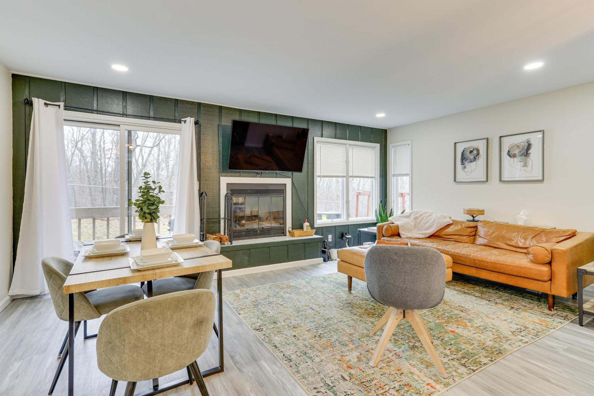 Townhouse Less Than 1 Mi To Area!